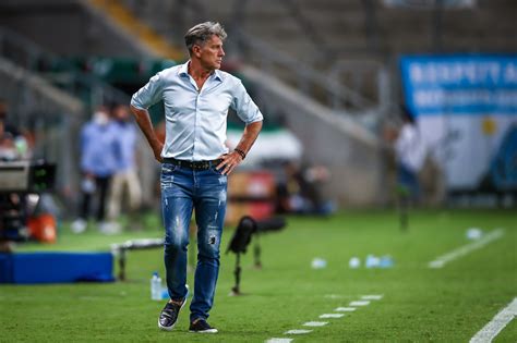 Renato evita falar sobre renovação com o Grêmio: "O mais importante é a