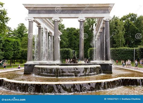 Fountains in Peterhof editorial photo. Image of horizontal - 105637521