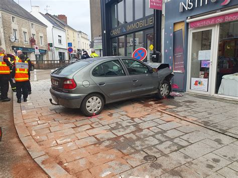 Loire Atlantique Sa Voiture Percute La Vitrine D Un Magasin L