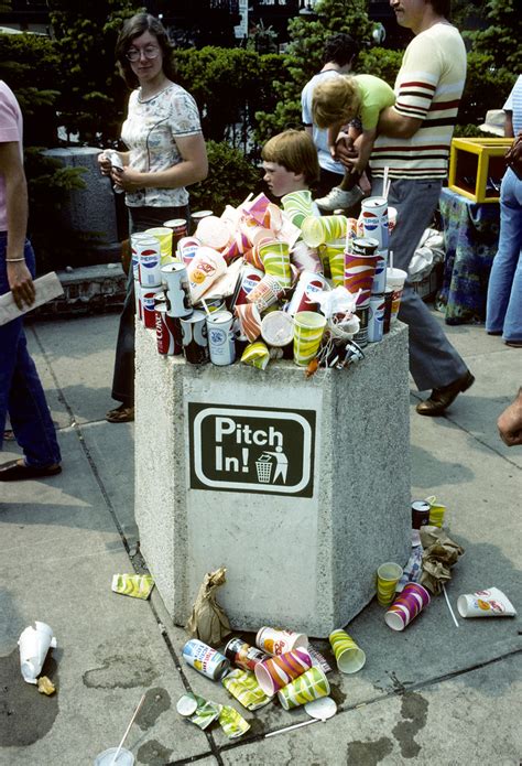 19760600t 14 Garbage Allentown Art Festival Buffalo NY Walter