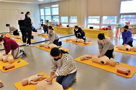 에어부산 학부모 대상 응급상황대처 심폐소생술 교육 실시 헤럴드경제