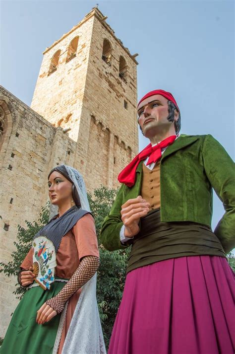 En Joan I Na Marieta Es Preparen Per A La Festa Major De Sant Cugat Del