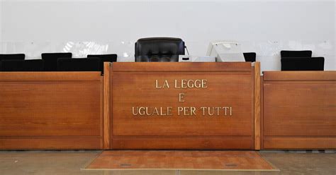 Uccise Il Ladro Con Un Colpo Al Cuore Condannato Un Tabaccaio