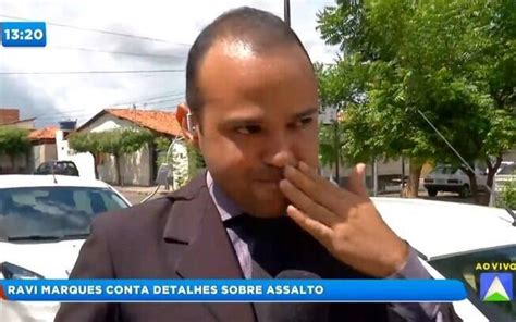 Rep Rter Da Record Tv Se Emociona Ao Relatar Assalto Pensei Que Ele