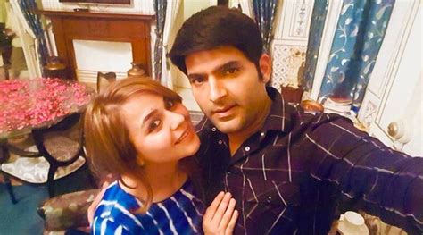 Kapil Sharma Kisses His Wife In Front Of The Paparazzi So Ginni