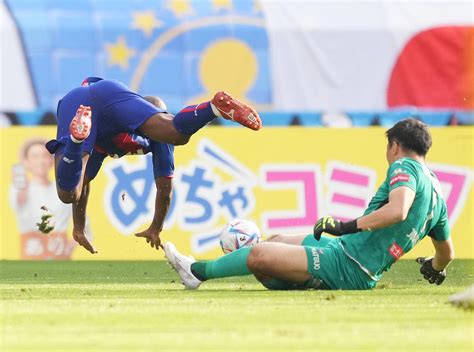 【川崎f】1点リードも前半29分にgkが1発退場 猛攻しのいで後半へ折返し J1写真ニュース 日刊スポーツ