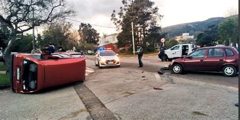 Piri Polis Choque Y Vuelco En Pleno Centro Deja Tres Personas