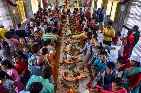 Mahashivratri 2019 Sea Of Devotees Takes Last Holy Dip In Kumbh Mela