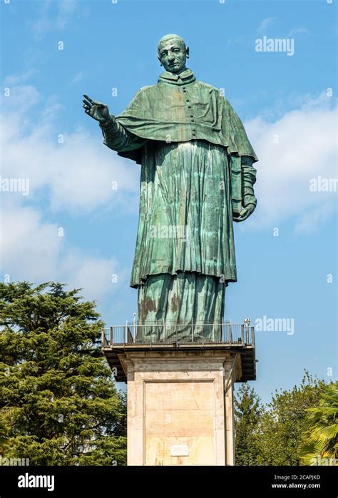 San carlo borromeo statue arona hi-res stock photography and images - Alamy