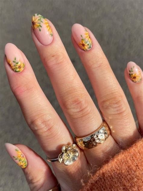 45 Cute Sunflower Nails Perfect For Adding A Pop Of Color Vernis à Ongles Idées Vernis à