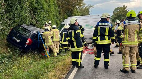 Schwerer Unfall In Konstanz Autofahrer Stirbt Feuerwehrmann Verletzt