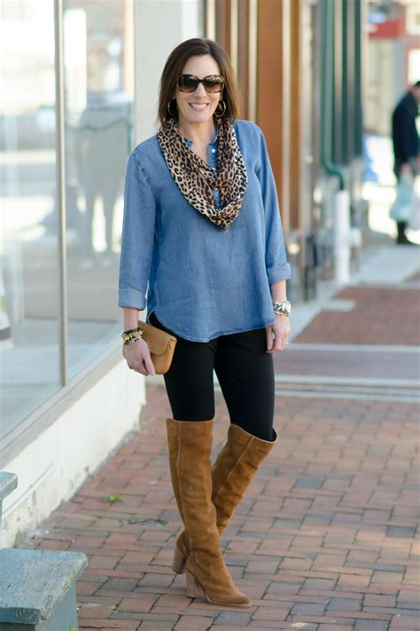 How To Wear Black Leggings With Brown Boots