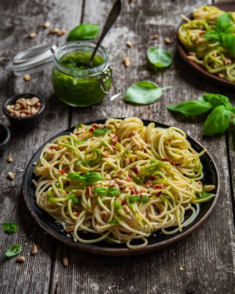 Spaghetti mit selbstgemachtem Basilikum Pesto Tinas Küchenzauber