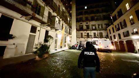 Due Muratori Precipitati In Un Cantiere In Piazza Vittorio A Torino