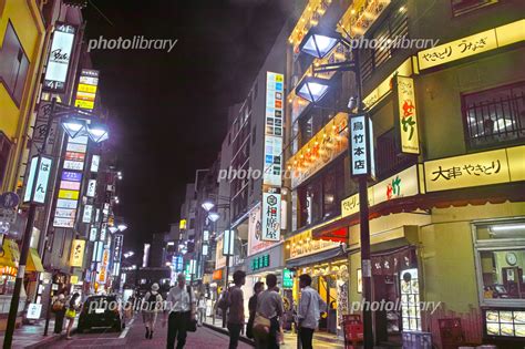 夜の渋谷 京王線沿いの繁華街 写真素材 4680130 フォトライブラリー Photolibrary