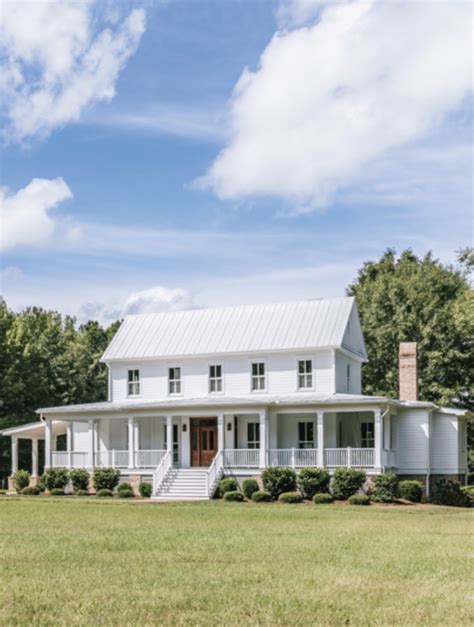 Classic White Farmhouse Exterior Inspiration