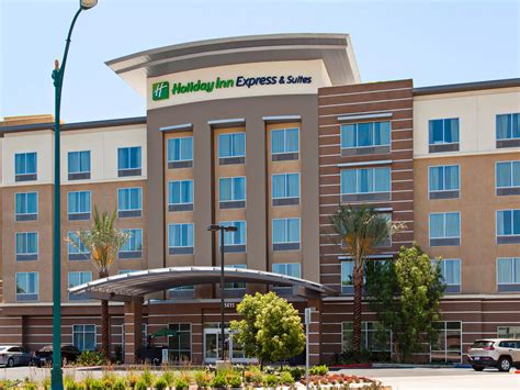 Hotel Near Disneyland In Anaheim Ca Holiday Inn Express And Suites Anaheim Resort Area