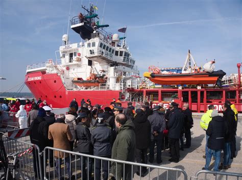 Ravenna Nuovo Sbarco Per Nave Ocean Viking Con A Bordo 43 Migranti