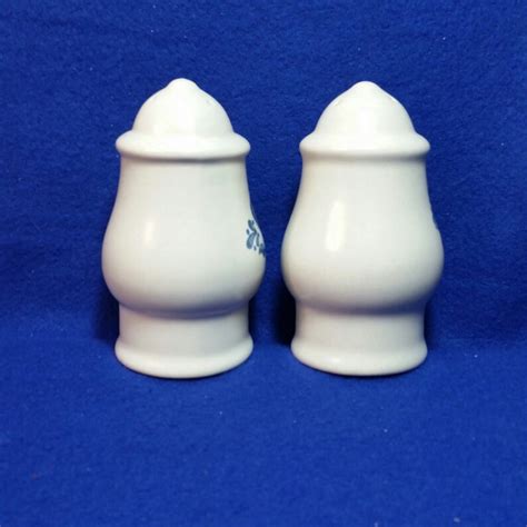 Pfaltzgraff Yorktowne Salt And Pepper Shaker Set Pfaltzgraff