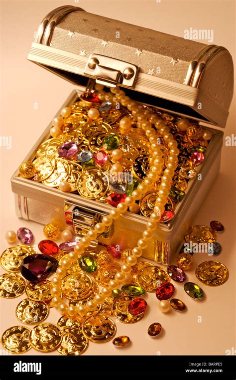 Jewelry in treasure chest Stock Photo - Alamy