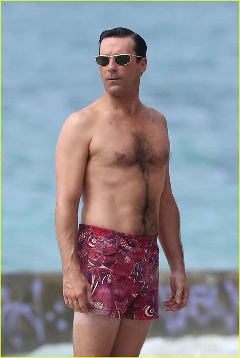 Jon Hamm: Shirtless 'Mad Men' Beach Scenes in Hawaii!: Photo 2744473 ...