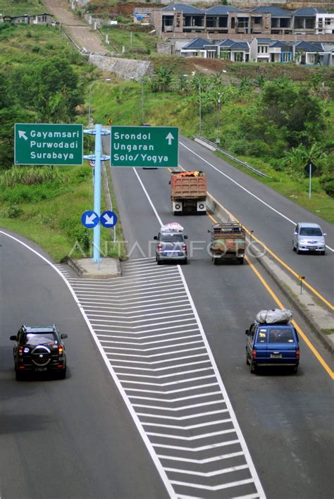 jalan tol antara foto