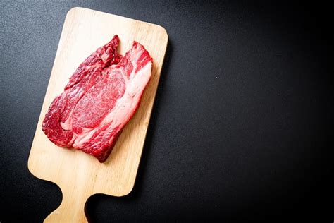 Bife De Carne Bovina Crua Fresco Foto Premium