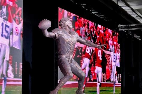 Arizona Cardinals QB Kyler Murray Has Statue Unveiled at Oklahoma ...