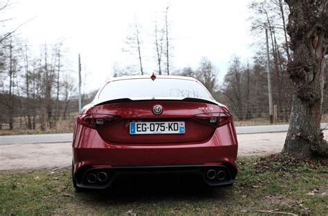 Album photo BMW M3 Pack Compétition vs Alfa Romeo Giulia Quadrifoglio