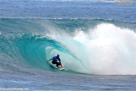 Perfect El Confital Barrels Surfing Pictures