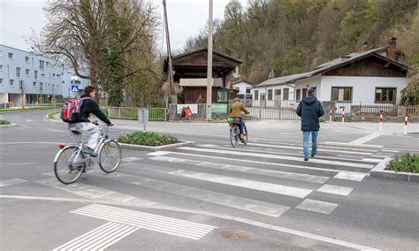 Stadt Salzburg Schutzweg UND Radfahrerüberfahrt