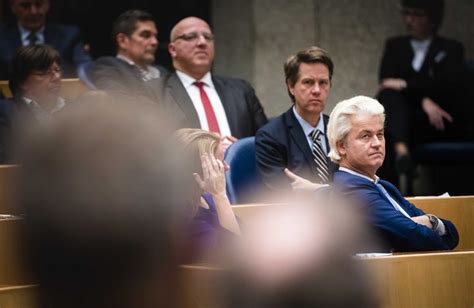 Wilders Komt Met Pvv Kieslijst Op Dag Val Kabinet Twente Goed