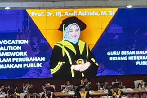 Rektor Unm Kukuhkan Prof Dr Andi Aslinda Sebagai Guru Besar Bidang Ilmu