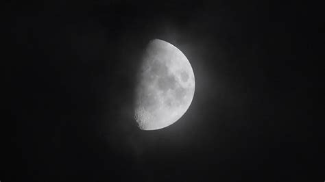 Waxing gibbous : r/moon