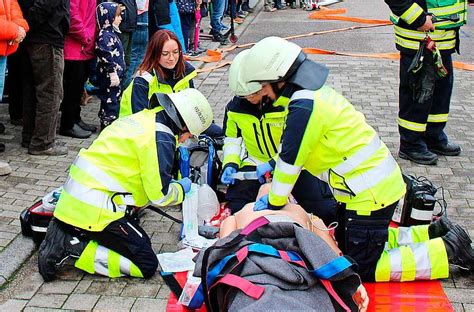 Feuerwehren Aus Mahlberg Und Kippenheim Proben Den Ernstfall Mahlberg