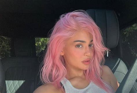 Kylie Jenner métamorphosée sa nouvelle couleur de cheveux devient virale