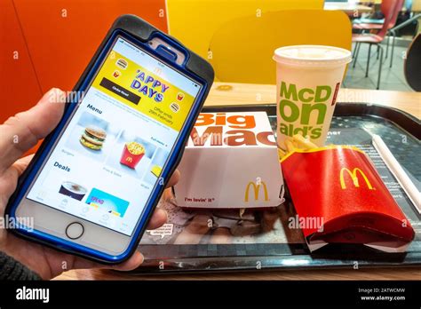 how to use mcdonalds gift card on mobile app