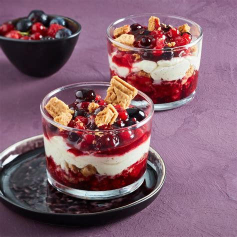 Rote Grütze Trifle Rezept ESSEN UND TRINKEN