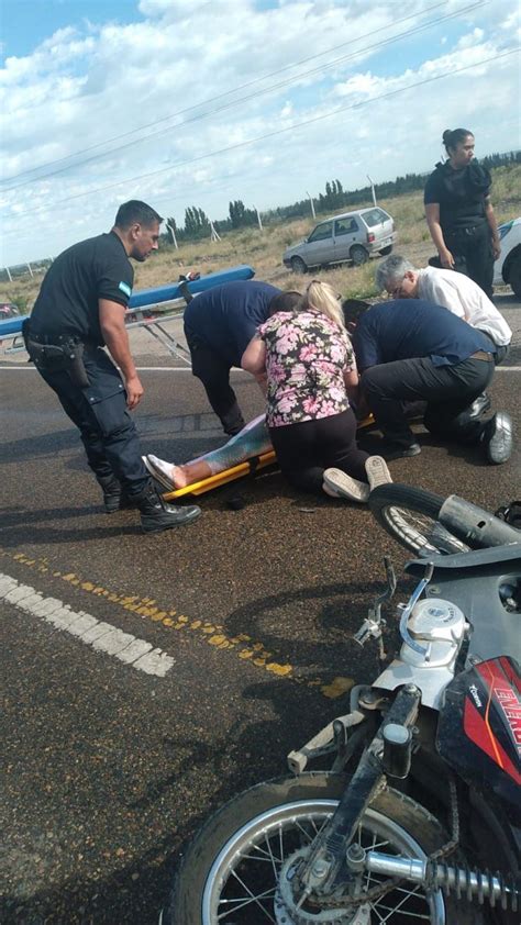 Una Motociclista Debi Ser Asistida Por La Ambulancia Tras Un Accidente