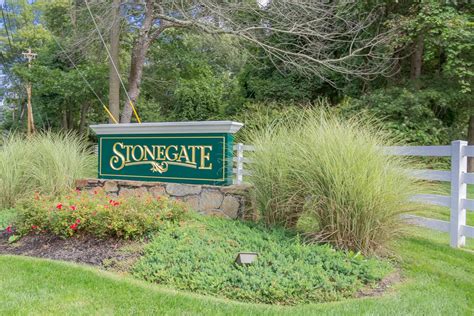 Stonegate Apartments 100 Stonegate Way Middle Island Ny For Rent