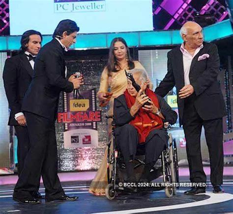 Shashi Kapoor gets 55th Idea Filmfare Lifetime Achievement Award