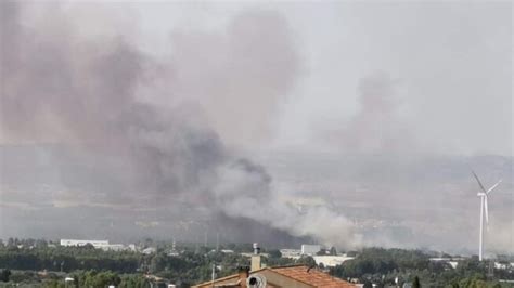 Vasto Incendio A Villacidro Le Fiamme Circondano Le Pale Eoliche