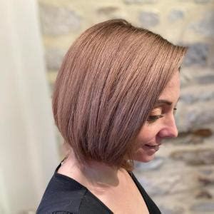 Un beau beige Coiffeur visagiste à Granville