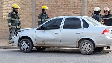 Centenario Fuerte Choque Entre Un Auto Y Una Moto