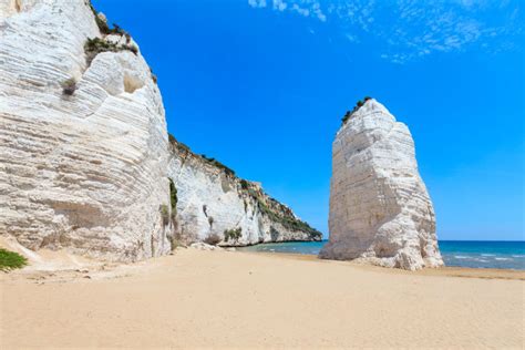 Vieste Da Scoprire La Leggenda Di Cristalda E Pizzomunno Viaggiart