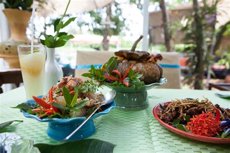 Scenic Boat Ride And Authentic Thai Cooking Class In Bangkok With Aoy Traveling Spoon