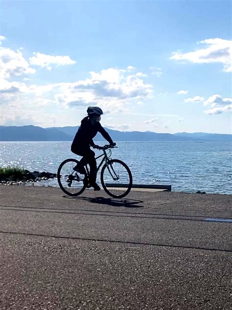 体を使い、風を感じ、五感で楽しむ。琵琶湖一周サイクリング〈ビワイチ〉で雄大な自然を実感。 タビガタリ