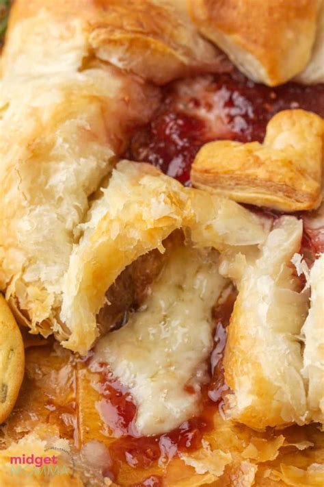 Baked Brie In A Puff Pastry With Jam • Midgetmomma