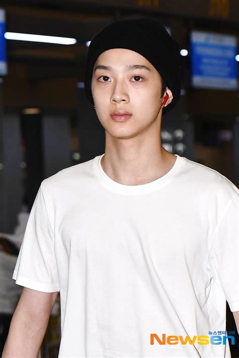 라이관린 ‘눈 밑 다크서클이 말해주는 피곤함 포토엔hd 손에 잡히는 뉴스 눈에 보이는 뉴스 뉴스엔