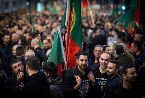 Dez Mil Polícias E Guardas Descontentes Saíram à Rua No Porto